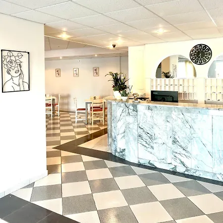 Hotel Eleana By Ghh 3*