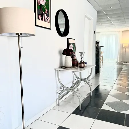 Hotel Eleana By Ghh 3*